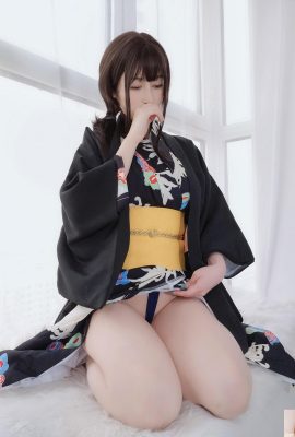 Shirogane 81 “Japanese Kimono 2” ابتکار عمل را به دست می گیرد تا پایین تنه خود را نشان دهد و او را جذاب می کند (64P)