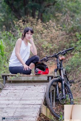 Xiao Ding Ding “Cycling” (53P)