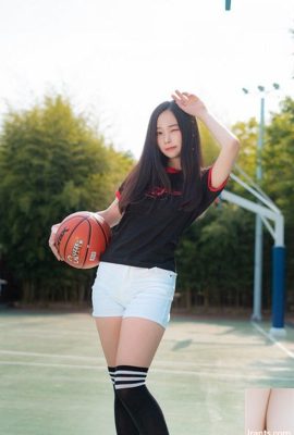 بامبی، زیبایی ملکه بسکتبال، در قلمرو مطلق است (31P)