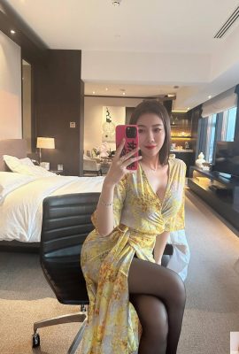 (مجموعه آنلاین) مدل زیبای XiuRen Guoer Victoria “Yellow Jersey” (30P)