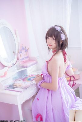 مدل جوان سونوکو در عکسی جذاب از خود با کیمونوی رنگارنگ + دامن آویز صورتی در اتاق خصوصی خود، هیکل عالی خود را نشان می دهد (32P)