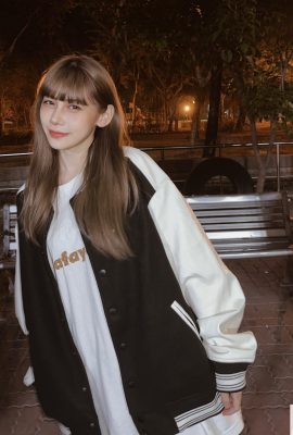 سینه‌های سفید و لطیف دختر لولی «Guo Fangcen» نمی‌تواند مانع از هیجان‌زده شدن کاربران اینترنتی با دیدن آن شود (10P)