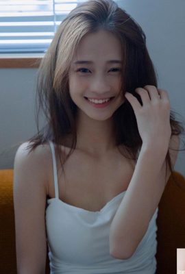 دختر زیبای “Cai Caicai Ccc” یک جفت چشم درشت آبکی، لبخندی شیرین و چهره ای بسیار جذاب (10P) دارد.