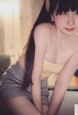 دختر برفی با سینه درشت “Weiwei” بدنی گرم دارد که با کیفیت و جذاب است (10P)