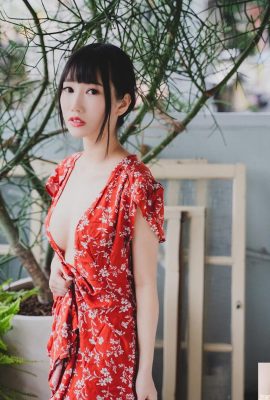 معشوقه کوچک سکسی “Ai Qing Iris” تماشاگران را با سینه های هلویی شکل خود شوکه کرد (11P)
