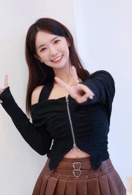طرفداران دختر داغ “ژانگ یاهان” با ظاهر شیرین و اندام داغش دونگمو تیائو (10P) را تماشا کردند.