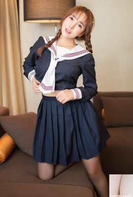 دختر دانشجوی ناز تائو ژیل سینه های جذابی در دامن کوتاه جوراب سیاه (67P) دارد.