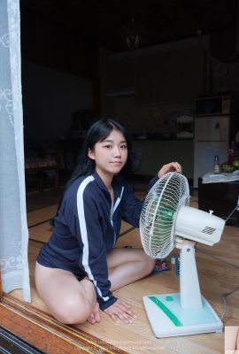 (Yui) این دختر با پوست روشن و سینه زیبا وقتی در هوا ترشح می کند بسیار داغ است.