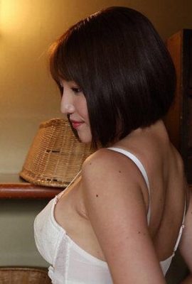 Azu Amatsuki Hot Spring Beauty (21P)