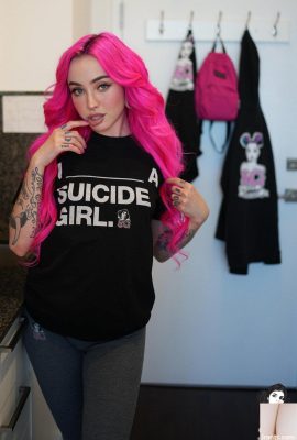 (Suicide Girls) 17 مه 2023 – Aveda – My Own Summer (43P)