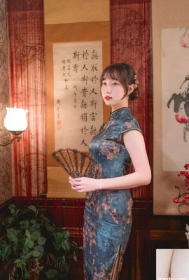 پاهای ابریشمی زیبا در cheongsam