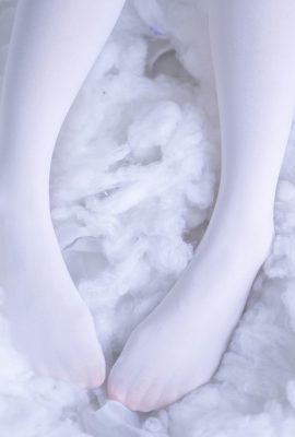 (خرگوش با کتاب بازی می کند) -ر و سفید (44p)