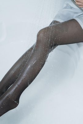 (خرگوش با فیلم بازی می کند) – مانند احساس خیساندن جوراب در آب (44p)