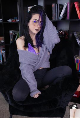 (Suicide Girls) 17 آوریل 2025 – emokittenxoxo – پاپ بنفش (60p)