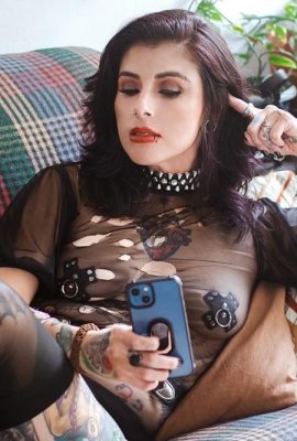 (Suicide Girls) 19 مه 2025 – Daphnep – Darkness Bright (59p)