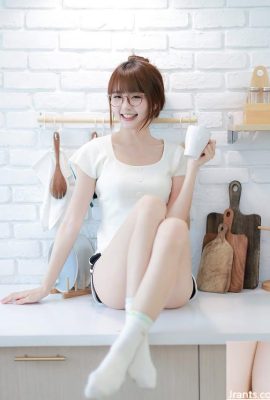 بیان خرگوش سفید سفید “Huahua” خالص و چشم نواز و بی گناه ، تمایل شما به محافظت را برانگیخته است (10p)