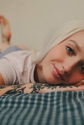 (Suicide Girls) 01 ژوئن ، 2025 – TheloLaboop – چشم های اتاق خواب (42p)