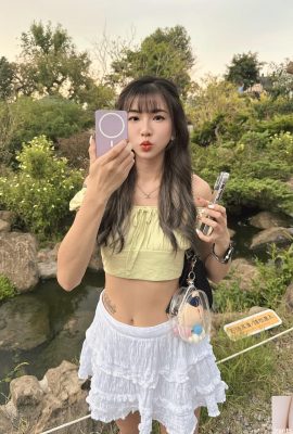 مدل داغ پر زرق و برق “Jiujiu” دارای چشمان برقی عمیق و چهره ای غیرقابل مقاومت (10P) است.