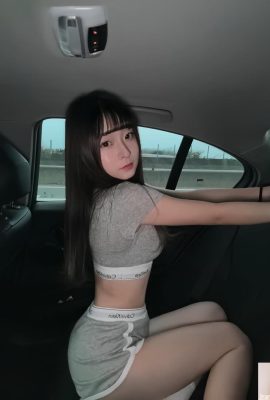 چهره زیبا باعث می شود کاربران اینترنتی فریاد بزنند که نمی توانند آن را تحمل کنند (10P)