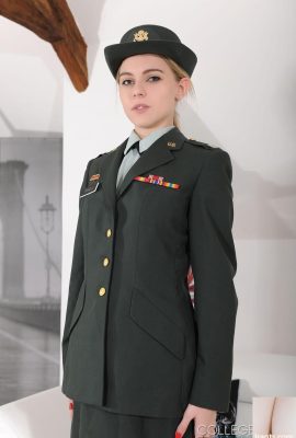 یونیفورم کالج با بازی Chloe Toy Sex Photos (21P)