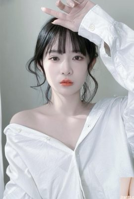 “Egg Roll” مزاجی شاداب و با طراوت دارد و چشمان درشت آبکی آن به گونه ای جذاب است که ساعت را می شکند (10P)