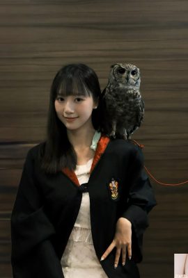 “جین شیا” دارای چشمان درشت فوق العاده زیبا و هیکل باریک با عصب بینایی تحریک کننده (10P) است.