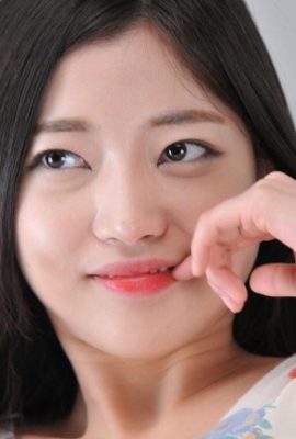 زیبایی های کره ای عکس های برهنه را به اشتراک می گذارند